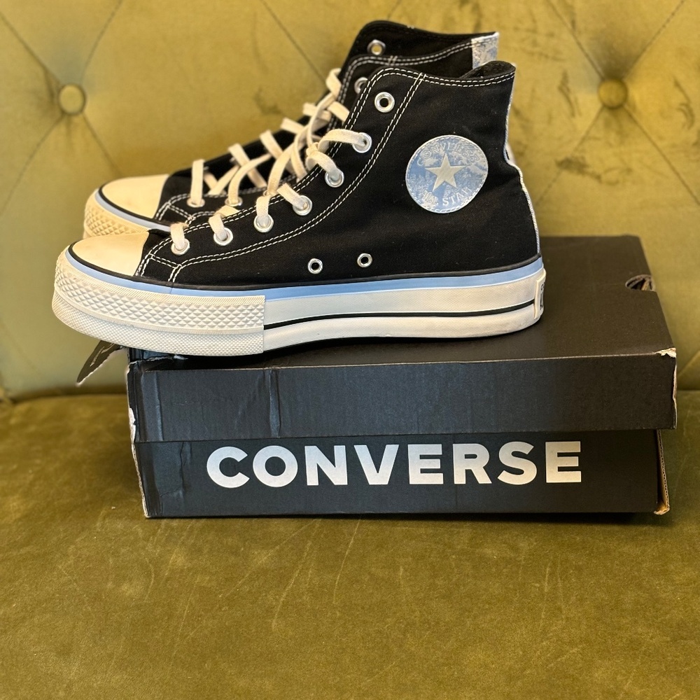 Chuck Taylor All Star Lift Hi Sneaker